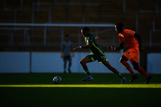 Dalkurds Willie Clemons och AFC Eskilstunas Abdel Rhamane