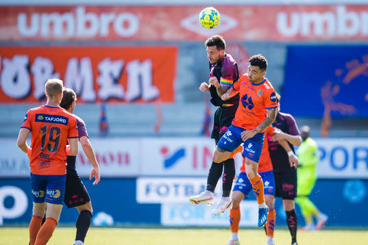 Daniel Alexander Pedersen of Brann and Niklas Fernando
