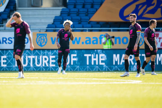 Bismar Gilberto Acosta Evans of Brann looks dejected