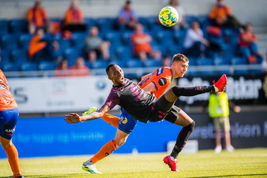 Karamoko Daouda Bamba of Brann and Daniel Leo Gretarsson
