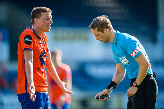 Jonas Grønner of Aalesund and Espen Andreas Eskås, referee