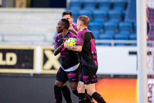 Karamoko Daouda Bamba of Brann celebrates