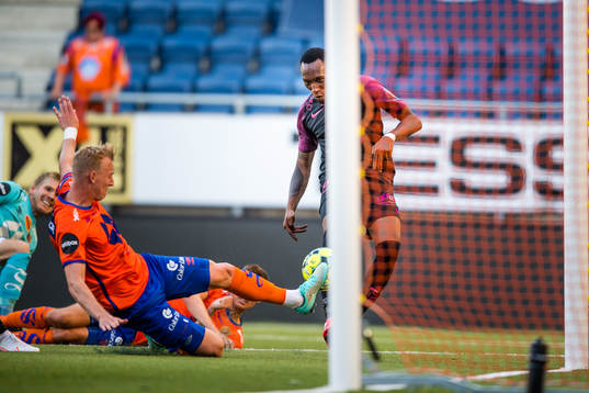 Karamoko Daouda Bamba of Brann scores the 1-2 goal