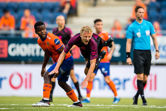 Izunna Arnest Uzochukwu of Aalesund and Kristoffer Ramos