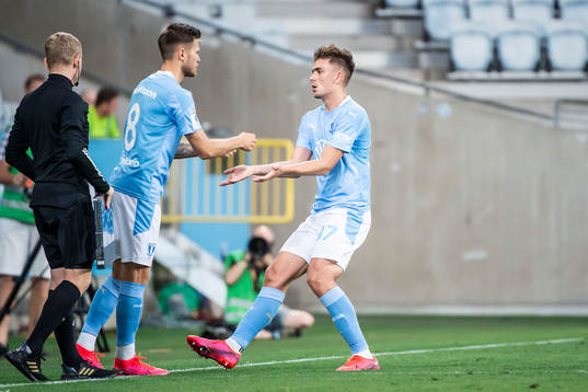 Malmö FFs Tim Prica byts ut och in kommer Arnór Traustason