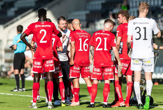 Elfsborgs manager Jimmy Thelin ger instruktioner