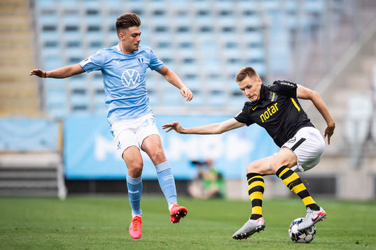 s Karol Mets och Malmö FFs Tim Prica