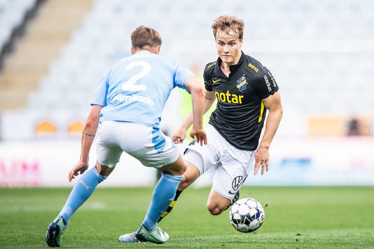 s Saku Ylätupa och Malmö FFs Eric Larsson