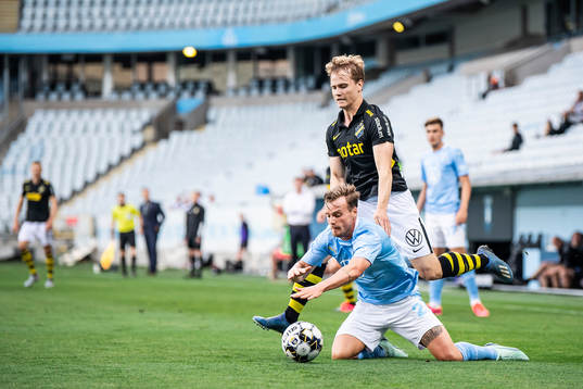 s Saku Ylätupa och Malmö FFs Eric Larsson
