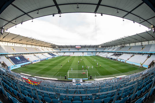 s Paulos Abraham gör 0-1 bakom Malmö FFs målvakt Johan