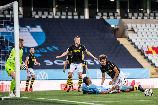 s Robin Tihi i en situation i straffområdet