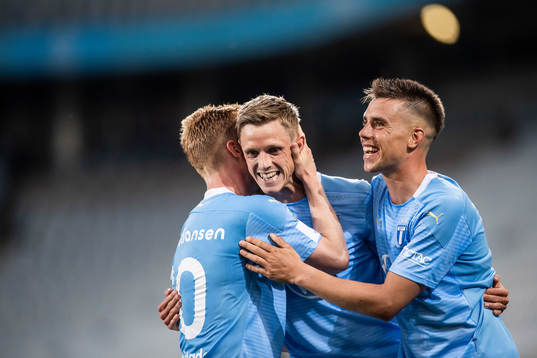 Malmö FFs Sören Rieks jublar med Anders Christiansen och