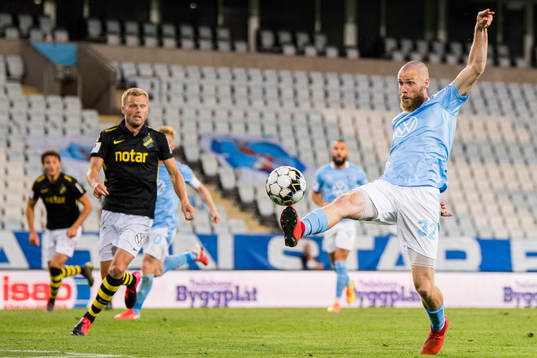 s Sebastian Larsson och Malmö FFs Jo Inge Berget