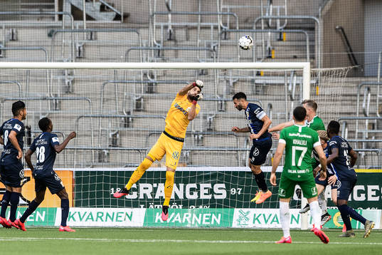 IFK Göteborgs målvakt Ioannis Anestis med en räddning