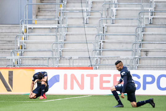 IFK Göteborgs Hosam Aiesh och Sargon Abraham deppar