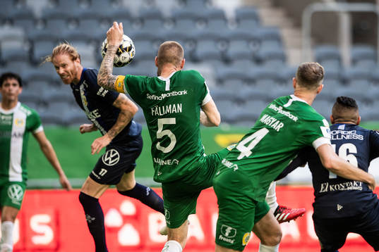 Hammarbys David Fällman i situationen som leder till straff