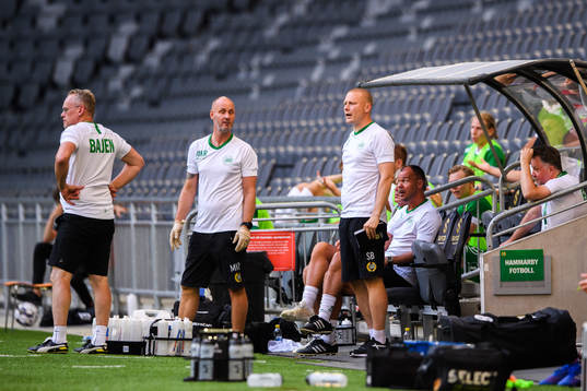 Hammarbys tränare Stefan Billborn reagerar på domslut