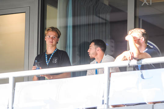 IFK Göteborgs August Erlingmark på läktarplats