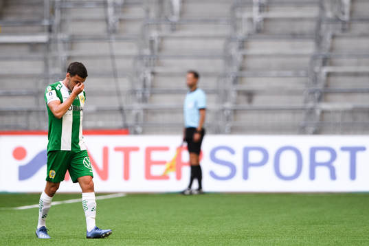 Hammarbys Jeppe Andersen tilldelas ett rött kort