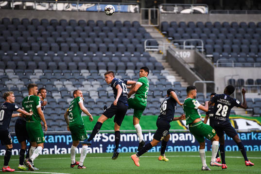 IFK Göteborgs Emil Holm och Hammarbys Paulinho