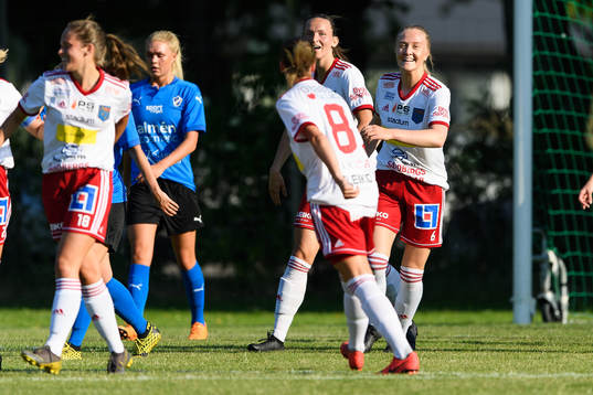 Halmias Elin Hansson jublar
