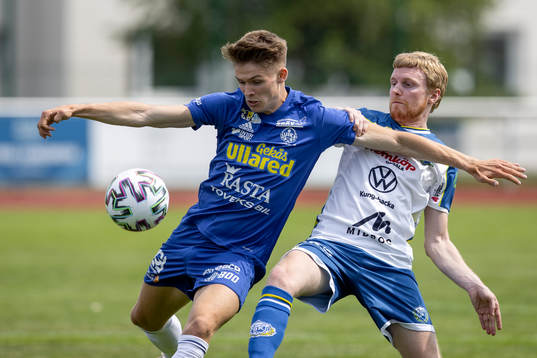 Ullareds Emil Hansson och Onsalas Calvin Soberon