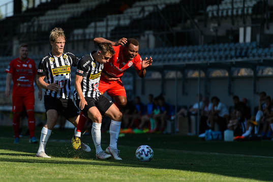 Landskronas Robin Hofsö och Hampus Ferhm mot Värnamos