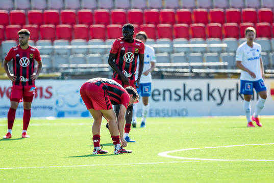 Östersunds Charlie Colkett deppar