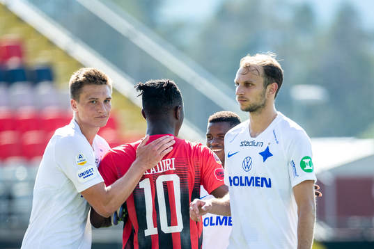 IFK Norrköpings Rasmus Stensbæk Lauritsen klappar om