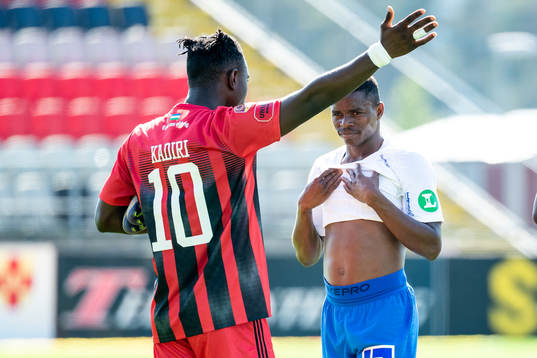 Östersunds Jordan Attah Kadiri  i samtal med IFK