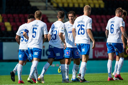 IFK Norrköpings Simon Thern jublar med lagkamrater