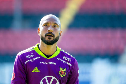 Östersunds målvakt Aly Keita deppar