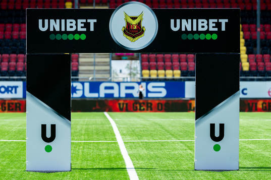 Unibets logga på en portal fotbollsmatchen i Allsvenskan