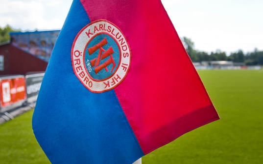 Hörnflagga med Karlslunds logotyp