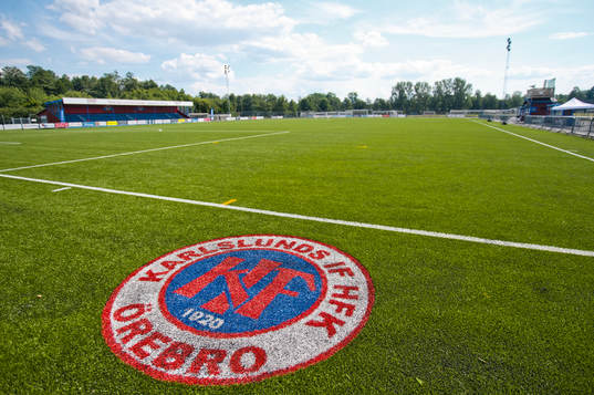 Karlslunds logotyp på planen