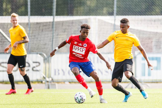 Karlslunds Ibrahim Habib och Örebro Syrianskas Nabil Osman