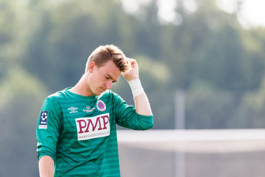 Karlslunds målvakt Jakob Kindberg deppar