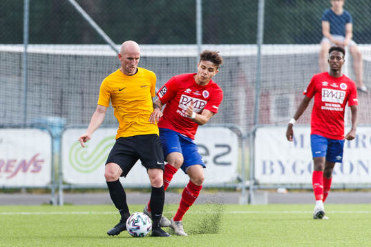 Örebro Syrianskas Tobias Nilsson och Karlslunds Justin