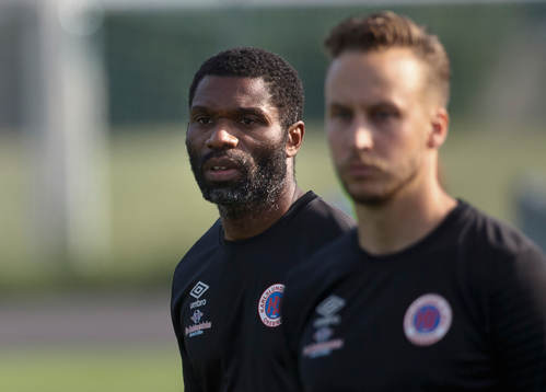 Karlslunds tränare Samuel Wowoah och Jonathan Ederström