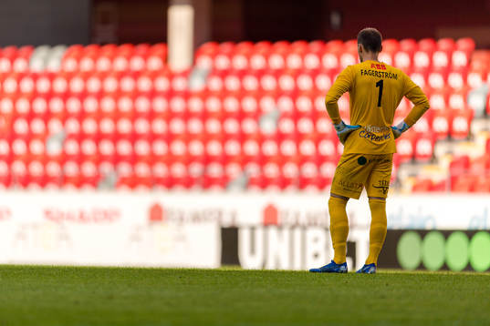 Västerås målvakt Anton Fagerström och tomma läktare