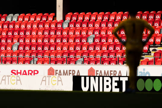 Tomma läktare
