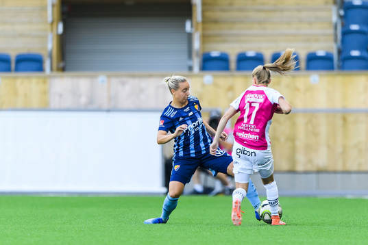 Djurgårdens Fanny Lång och Uppsalas Angelina Thoreson