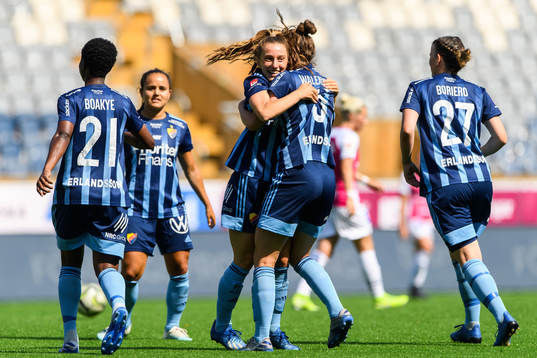 Djurgårdens Tilde Lindwall jublar med lagkamrater
