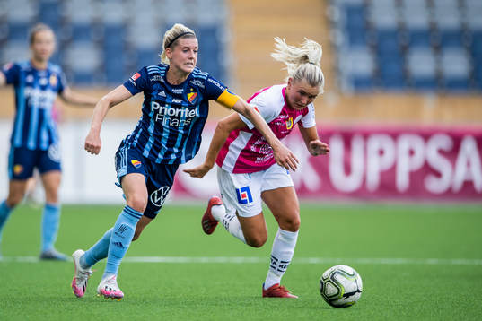 Djurgårdens Olivia Schough och Uppsalas Ellen Toivio