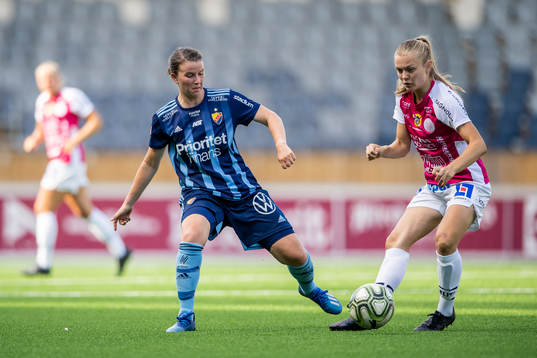 Djurgårdens Frida Boriero och Uppsalas Beata Olsson
