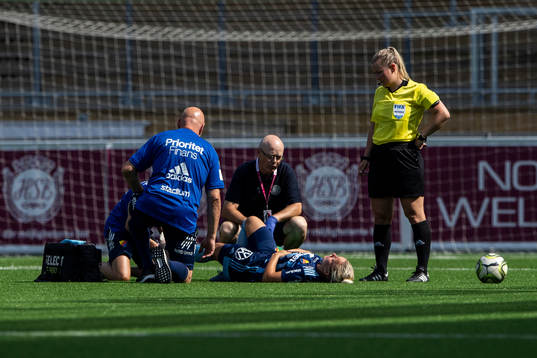 Djurgårdens Fanny Lång får läkarvård