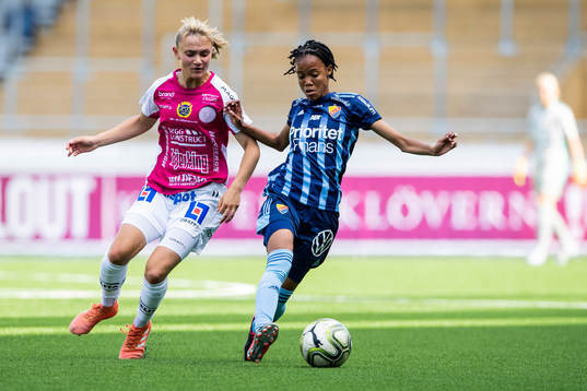 Uppsalas Angelina Thoreson och Djurgårdens Linda Motlhalo