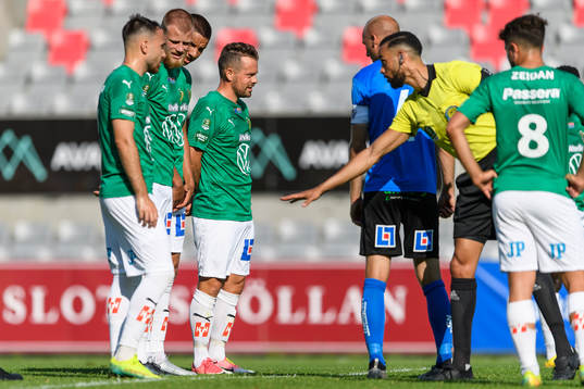 Domare Farouk Nehdi ställer muren på plats