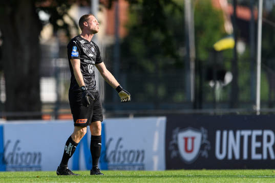 Halmstads målvakt Malkolm Nilsson Säfqvist deppar