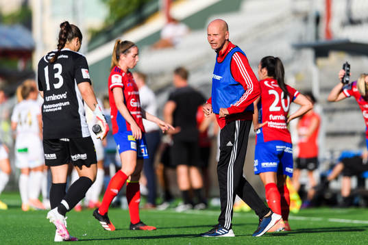 Vittsjös tränare Thomas Mårtensson vid en vätskepaus